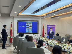 科技的团队布景多元